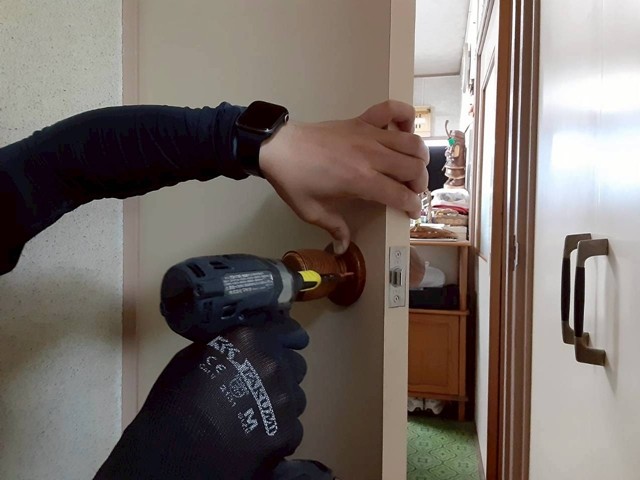 ドアの取っ手交換